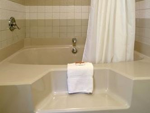 1 King Room Bathroom